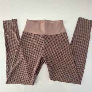 La Society lagging size L